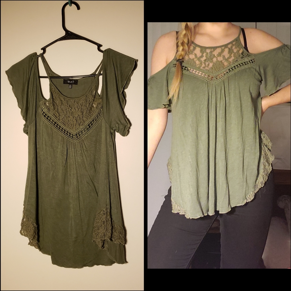 Cute Off-the-shoulder top!